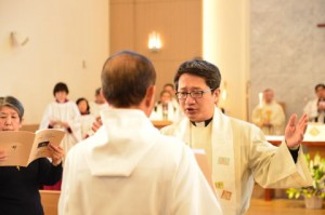 福音書朗読は大韓聖公会ソウル教区のユ・シギョン司祭